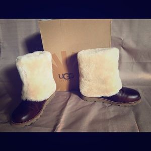Ugg Maylin with faux fur cuff size 6
